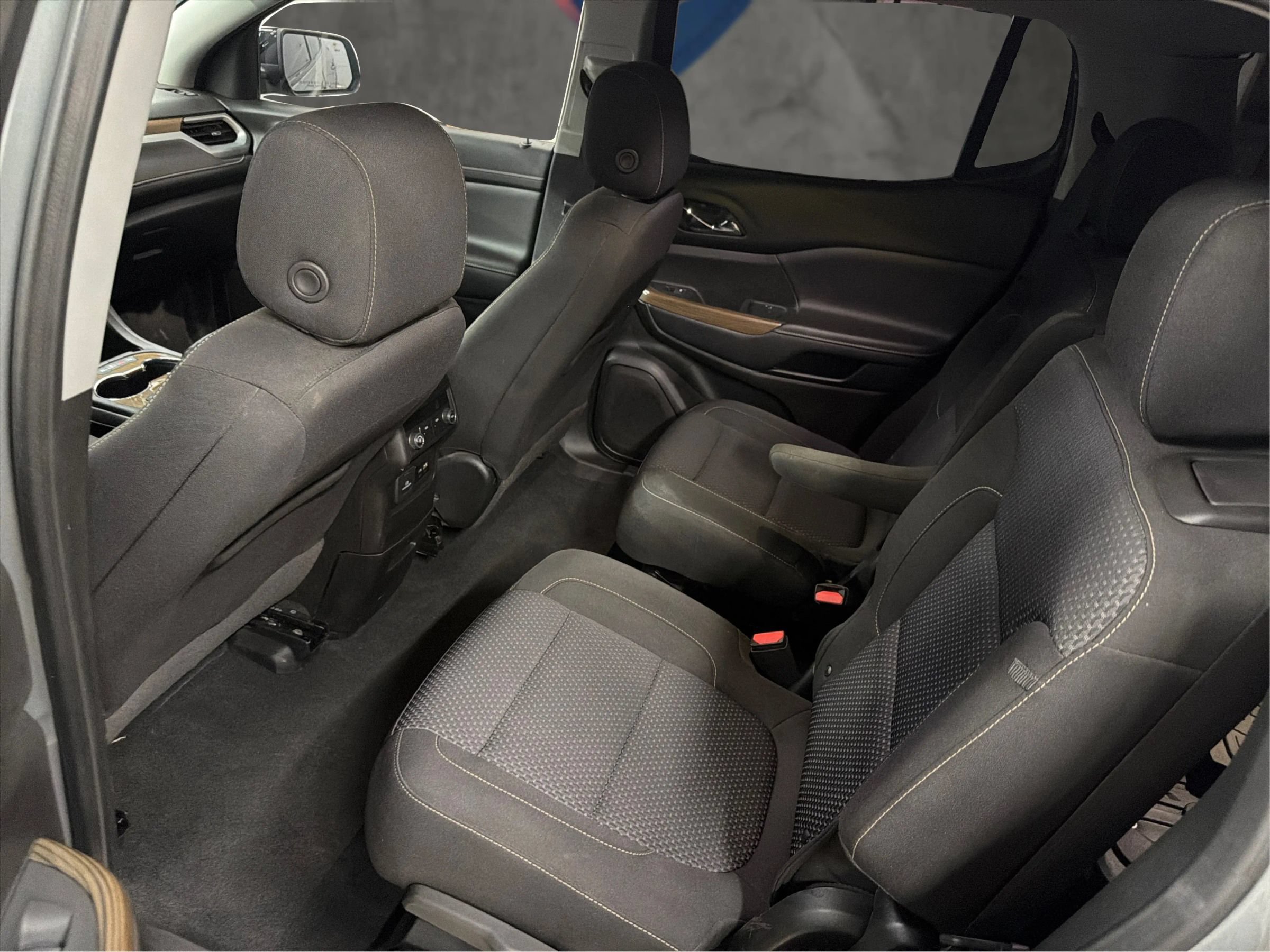 Used 2023 GMC Acadia SLE w/ Driver Convenience Package FWD image 13