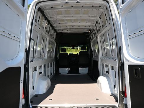 Used 2025 Mercedes-Benz Sprinter 2500 image 27