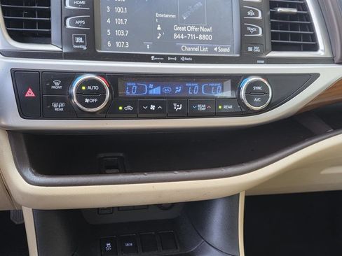 Used 2017 Toyota Highlander Limited FWD image 22