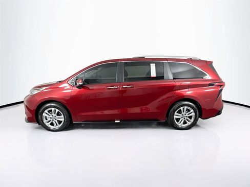 Used 2023 Toyota Sienna Limited FWD image 14