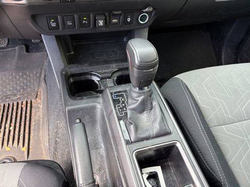Used 2023 Toyota Tacoma TRD Off-Road w/ Technology Package AWD/4WD image 23