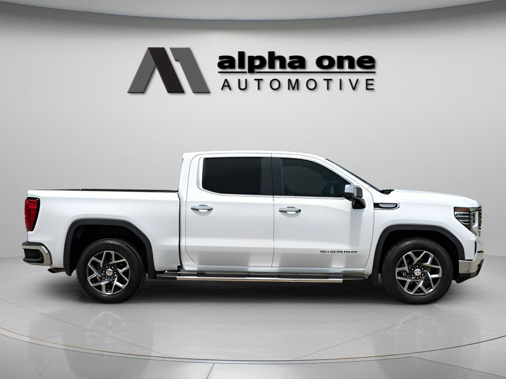 Used 2022 GMC Sierra 1500 SLT RWD image 4