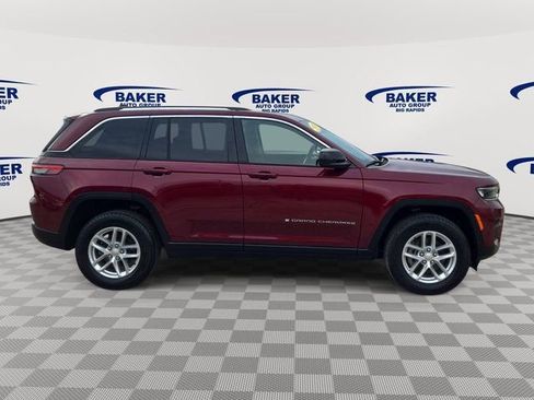 Used 2024 Jeep Grand Cherokee Laredo X image 2