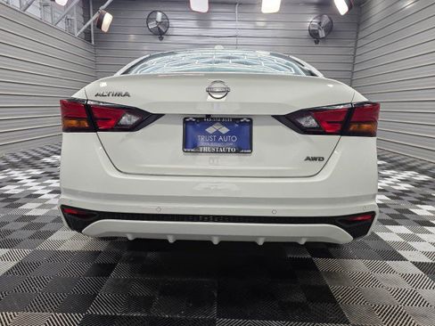 Used 2025 Nissan Altima 2.5 SV AWD/4WD image 6