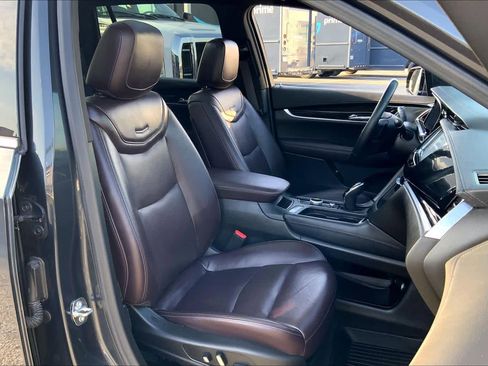 Used 2023 Cadillac XT6 Premium Luxury image 9
