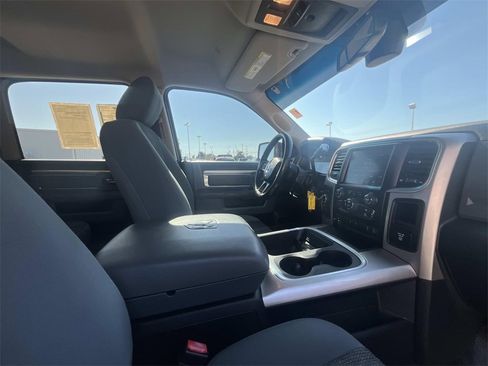 Used 2017 RAM 2500 SLT w/ Luxury Group image 19