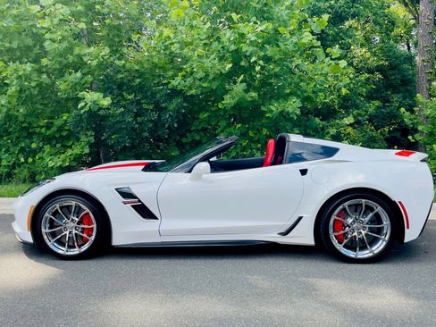 Used 2017 Chevrolet Corvette Grand Sport w/ Z07 Performance Package RWD image 7
