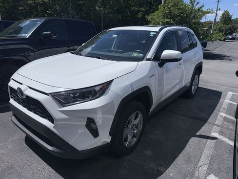 Used 2021 Toyota RAV4 XLE w/ Convenience Package AWD/4WD image 2