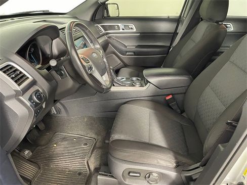 Used 2012 Ford Explorer XLT image 2