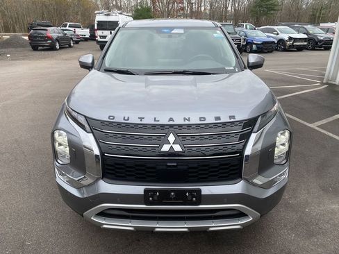 Used 2024 Mitsubishi Outlander SE image 3