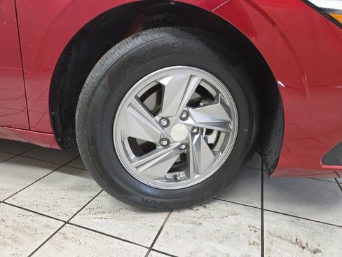 Used 2025 Hyundai Elantra SE FWD image 8
