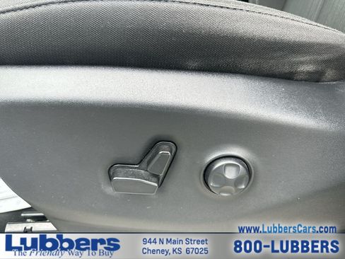 Used 2023 Chrysler Voyager LX FWD image 11