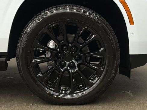 Used 2026 GMC Yukon Denali w/ Sun & Power Step Package AWD/4WD image 9