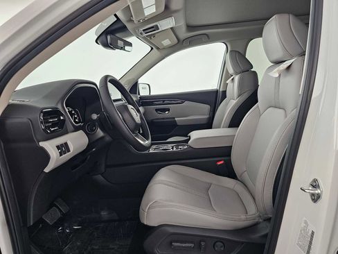 New 2025 Honda Pilot Touring image 24