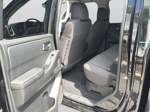 Certified 2025 Nissan Frontier SV RWD image 15