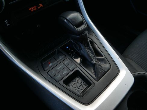 Used 2019 Toyota RAV4 LE image 27