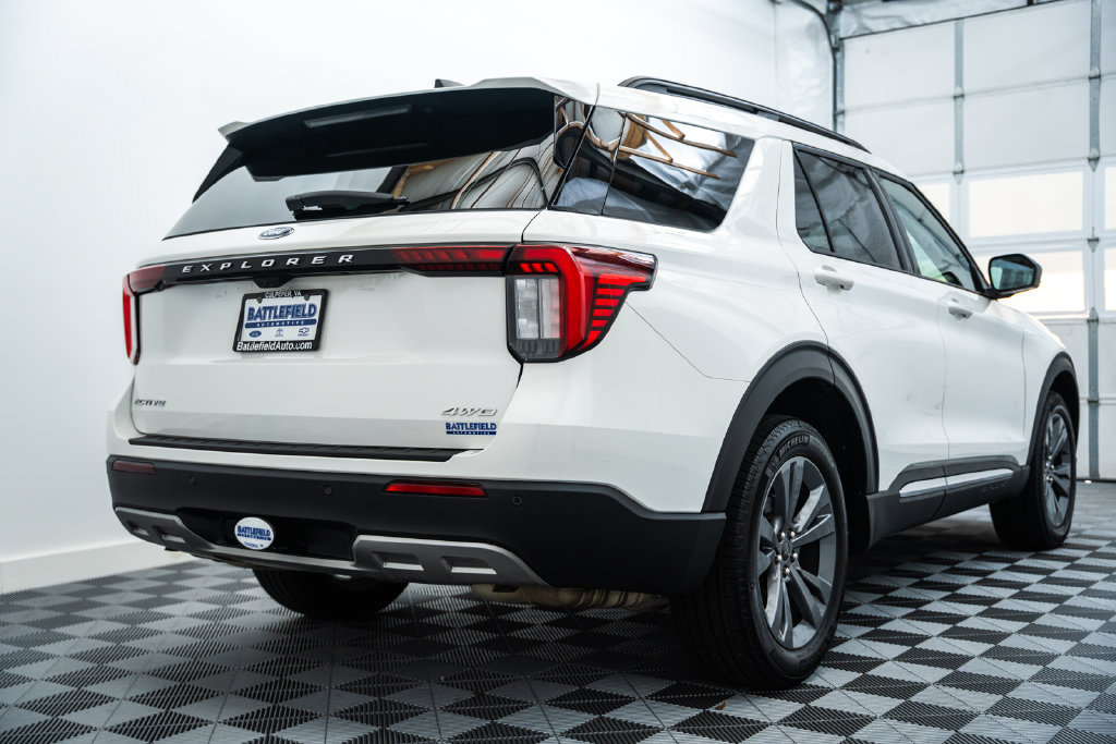 Certified 2025 Ford Explorer Active w/ Active Comfort Package AWD/4WD image 5