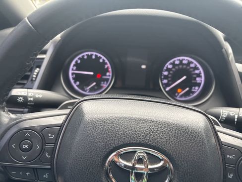 Used 2022 Toyota Camry SE image 12