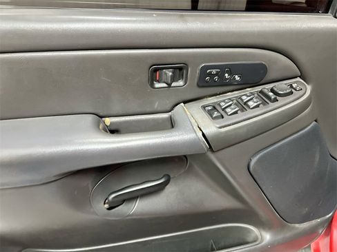 Used 2006 GMC Sierra 3500 SLT w/ Heavy-Duty Power Package image 19