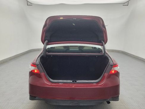 Used 2018 Toyota Camry LE image 29