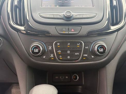 Used 2023 Chevrolet Equinox RS w/ LPO, Floor Liner Package image 16