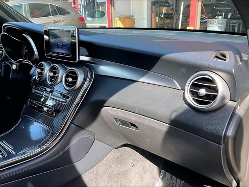 Used 2018 Mercedes-Benz GLC 300 SUV image 21
