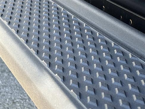 Used 2023 Jeep Gladiator Overland image 18