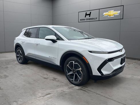 New 2026 Chevrolet Equinox EV LT image 5