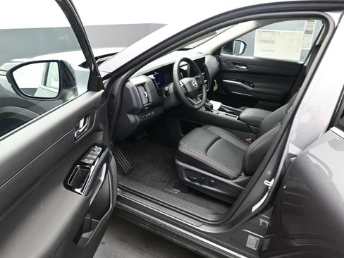 New 2026 Nissan Pathfinder SL FWD image 10