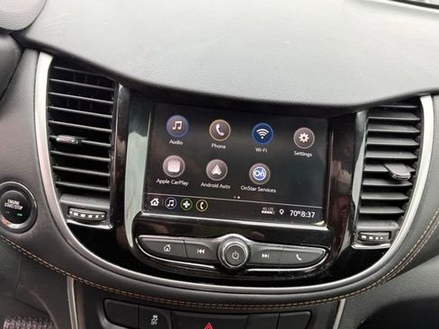 Used 2021 Chevrolet Trax LT w/ LT Convenience Package image 13