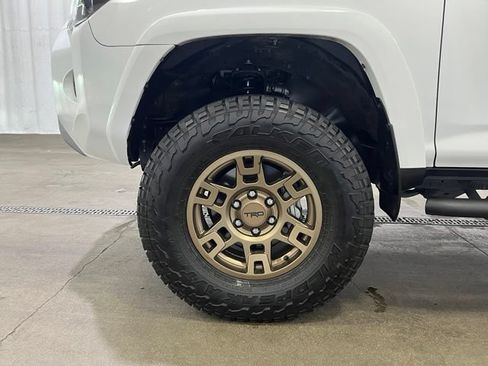 Certified 2023 Toyota 4Runner TRD Off-Road Premium w/ Moonroof Package AWD/4WD image 25