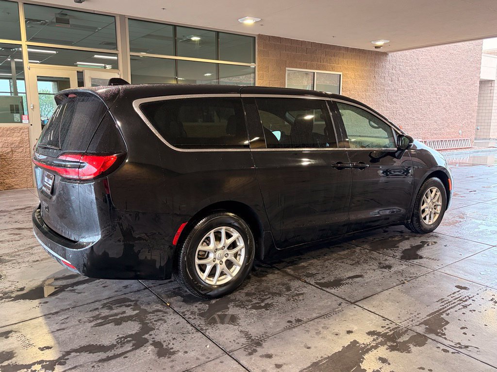 Used 2025 Chrysler Pacifica Select FWD image 7