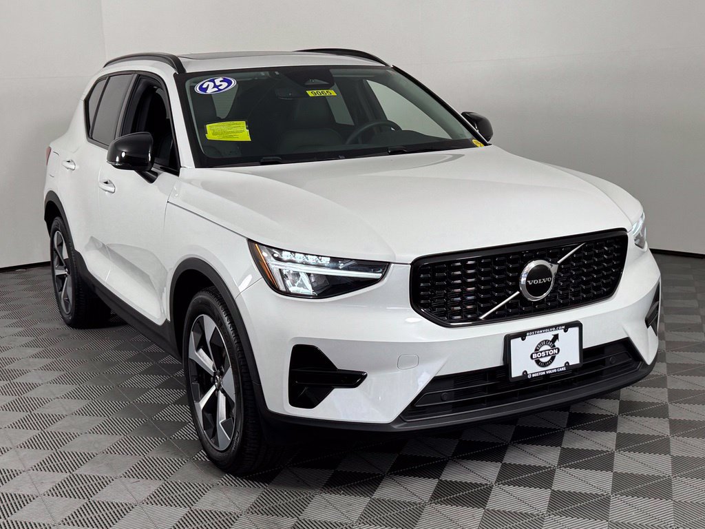 Certified 2024 Volvo XC40 B5 Core AWD/4WD image 3