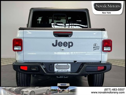 Used 2021 Jeep Gladiator Willys image 7