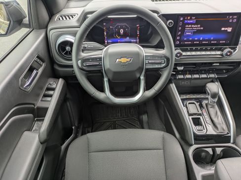 Used 2023 Chevrolet Colorado LT w/ LT Convenience Package II image 4