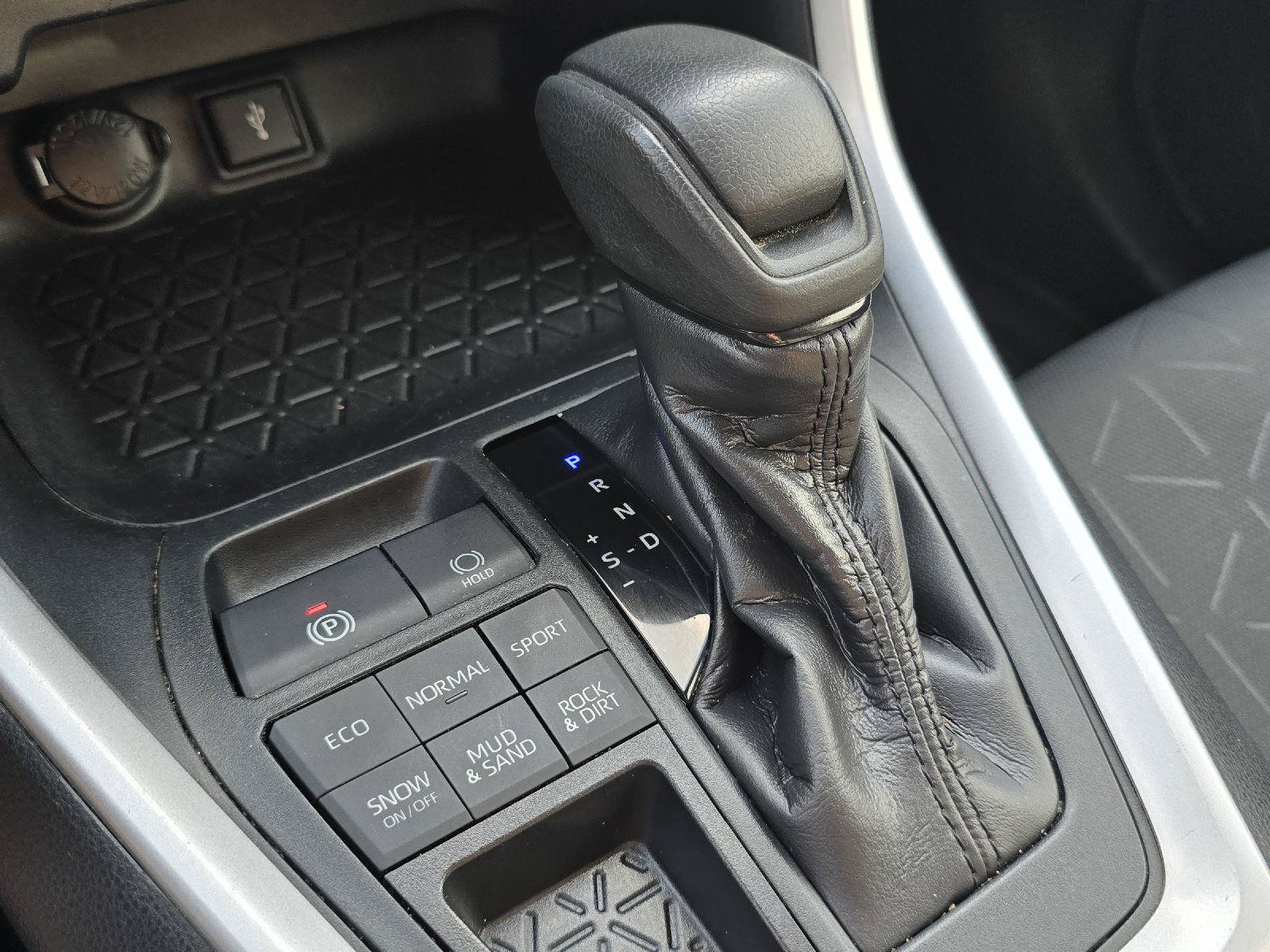 Used 2020 Toyota RAV4 XLE w/ All Weather Liner Package AWD/4WD image 25