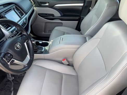 Certified 2019 Toyota Highlander XLE image 20