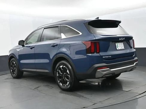 Used 2024 Kia Sorento S w/ Panoramic Sunroof Package FWD image 9