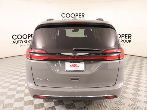 Used 2022 Chrysler Pacifica Touring-L FWD image 21