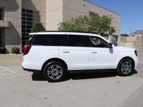 Used 2025 Ford Expedition Active AWD/4WD image 6