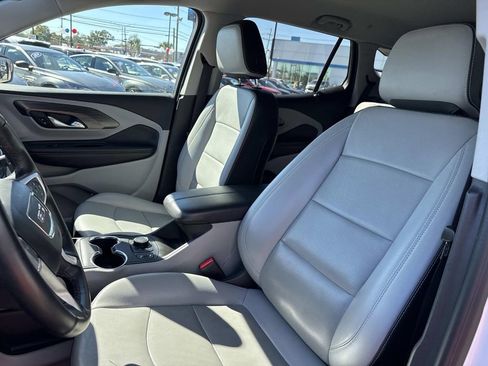 Used 2024 GMC Terrain SLT image 17