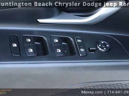 Used 2023 Hyundai Elantra Limited image 11