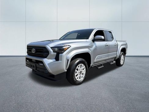 Used 2025 Toyota Tacoma SR5 AWD/4WD image 2