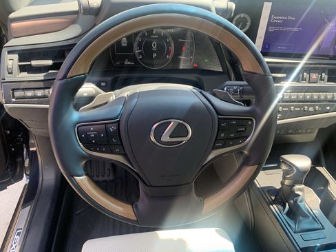 Used 2025 Lexus ES 350 Ultra Luxury w/ Accessory Package (Z2) FWD image 18