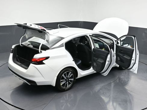 New 2025 Nissan Versa SV w/ Trunk Package image 31