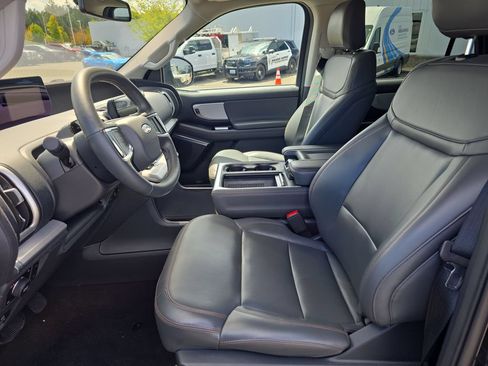 Used 2025 Ford Expedition Active AWD/4WD image 5