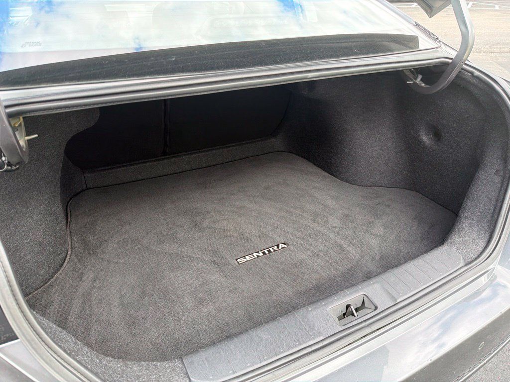 Used 2022 Nissan Sentra SV FWD image 14