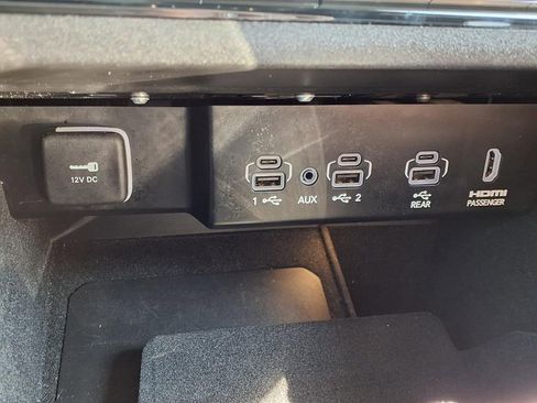 Used 2022 Jeep Wagoneer Series III w/ Rear Seat Video Group 1 image 15