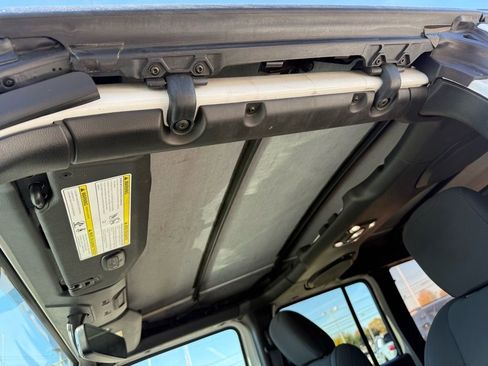 Used 2022 Jeep Wrangler Unlimited Sport image 12