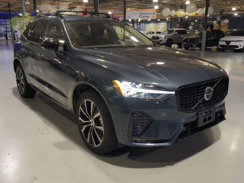 Used 2025 Volvo XC60 B5 Plus AWD/4WD image 5
